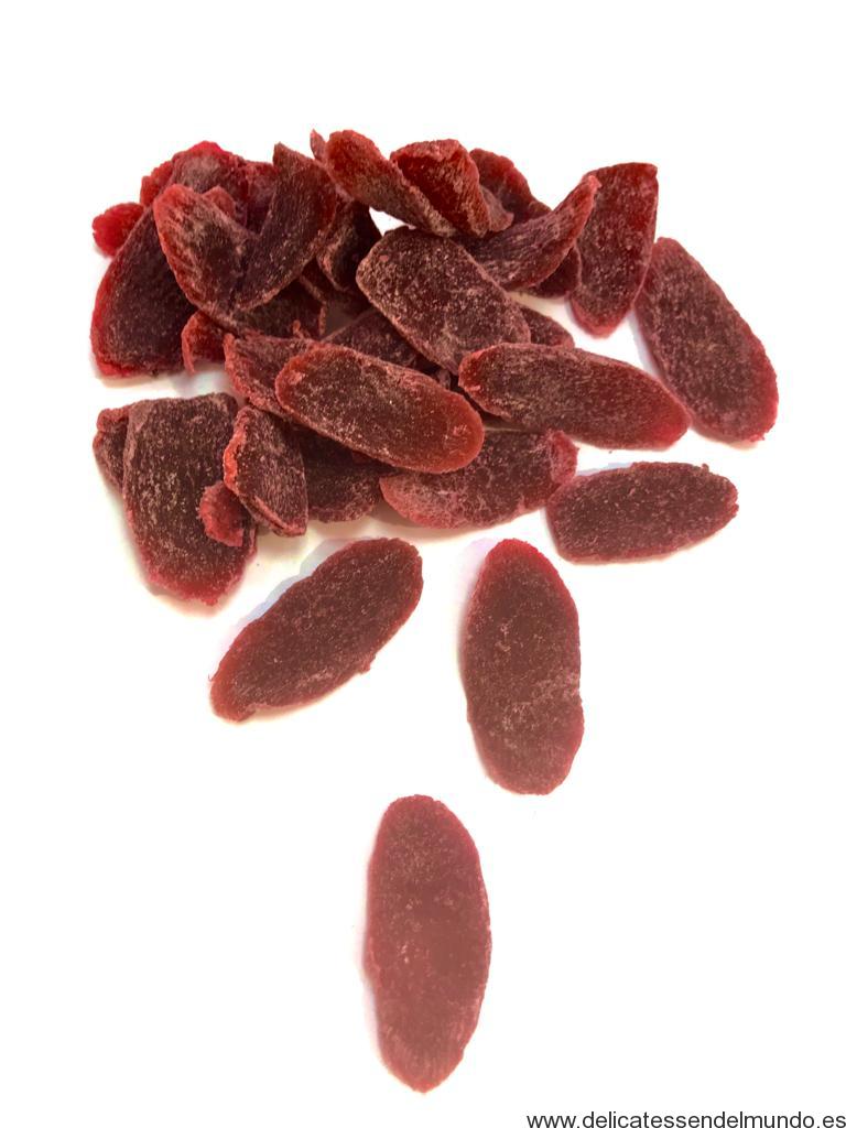 Piña deshidratada bañada en zumo de arándanos